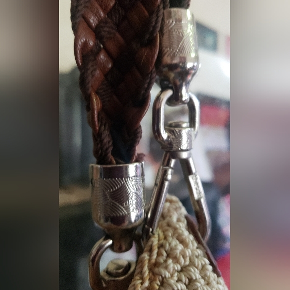 THE SAK KNITTED SHOULDER BAG. - Picture 4 of 7